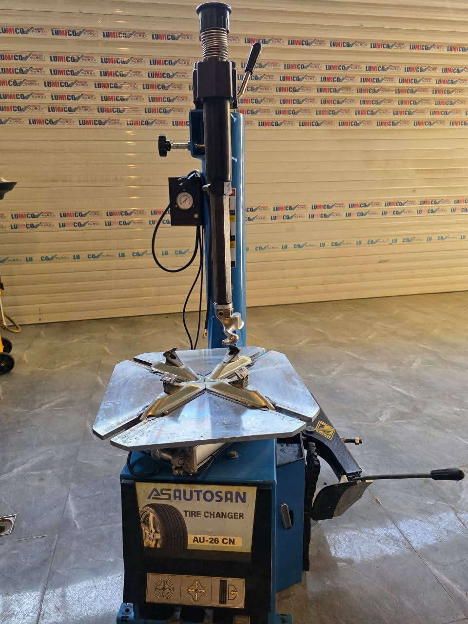 قالعه حجم٢٦
و بلنص مواصفات امريكي
كوبريسر حجم٣٥٠
سعر كلهم .2ملیونین قفل 
بشرط مابيهم عيب كلهم نضيف
مكان كركو***********
