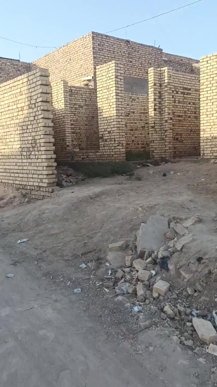 هيكل للبيع زراعي مساحه 200 غرفتين صاله وستقبال ومطبخ في داينيه.. ***********
