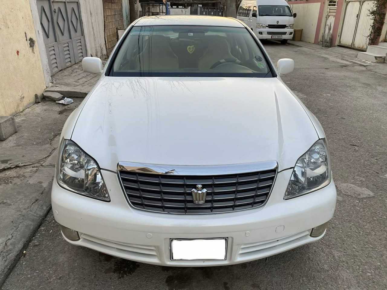 ٢٠٠٦ مةكينةوگيرگةورة ٢ دوكمة
ناوزةرد تةبريد ساردكةرم بةشةرت 
بريك  بةسراوة حاسةشاشة كاميرا بةسمة  
تةقةورةقةي هةموي بةشةرت 
١١٠ هةزار روشتوة. 
جالوشوخت قوباوي نية  جكة لةقوباوي بجوك خوار دركاي سةكن 
هةموي كياني بةشةرت 
٢بارجةبوياغ ئةوربا 
لوك لوك ماشلا. مةسروفي نية 
سعر ٦٨ مجال كةم 
***********
