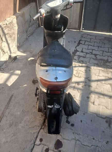 السلام عليكم ورحمة الله وبركاته دراجه للبيع السعر 170 وبيهه مجال عصفوريه هسه شادلها بوشه اصليه وهاي كدام عينكم الكفرات نص عمر وهذا رقمي *********** وبخدمة الشراي مكاني مدينة الصدر
