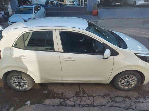 سيارة كيا بيكانتو
موديل 2023 
ماخذها زيرو رقم شمالي 
4 سلندر 
مركبلها شاشة مع كامرة خلفية 
كل قطعها كاملة 
ماشية 22 الف
ضررها بابين صبغ جهة السايق و مبدل الجاملغ هم 
السعر 110 وبيها مجال 
الرقم ***********  ***********
