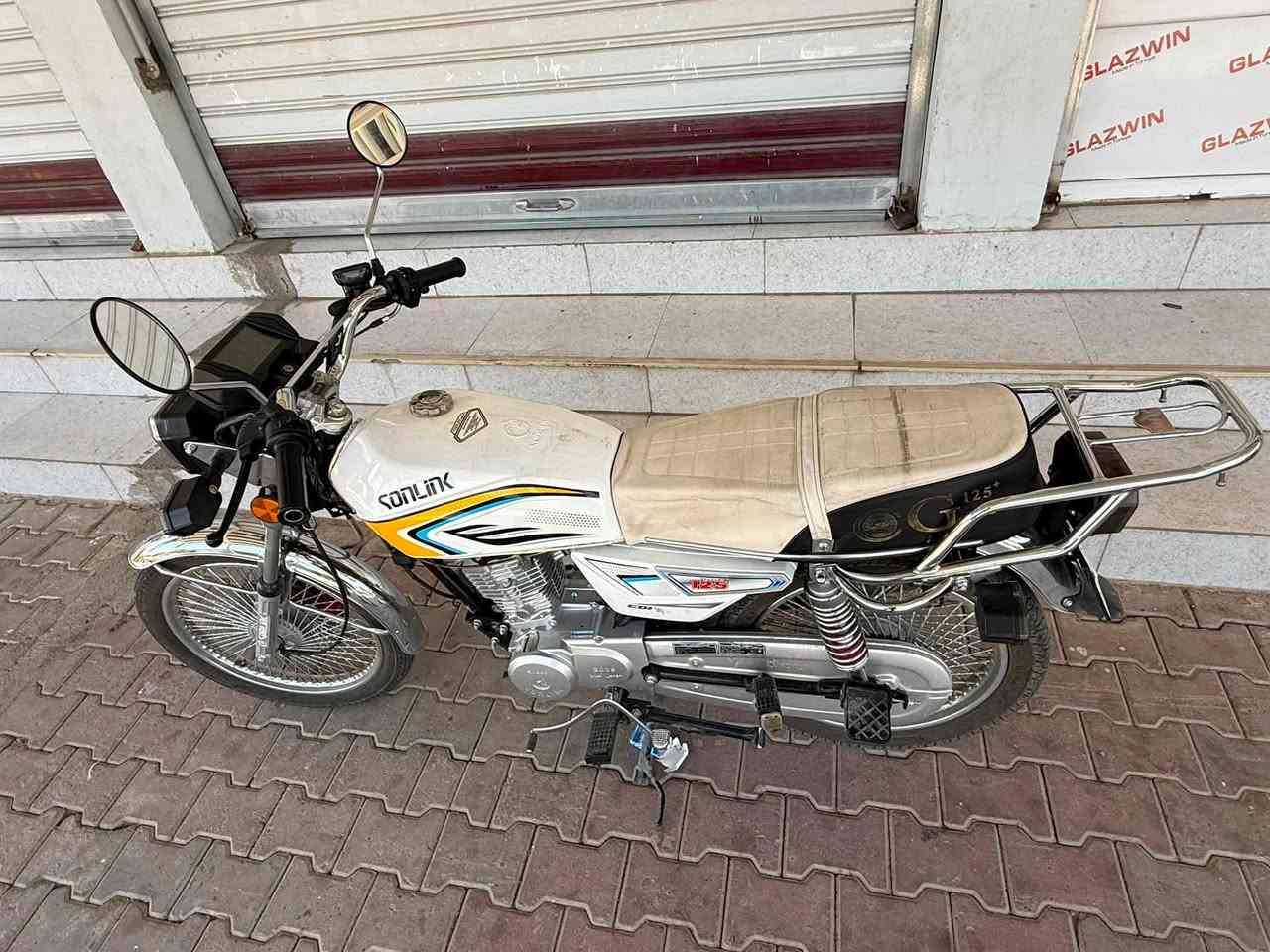 دراجة sonlink للبيع 5 گيير موديل 2025
دراجة مستعمل قليل مابي اي عيب سعر 675 الف  
العنوان قرب دائرة مرور الطوز للأستفسار الأتصال على الرقم ***********
