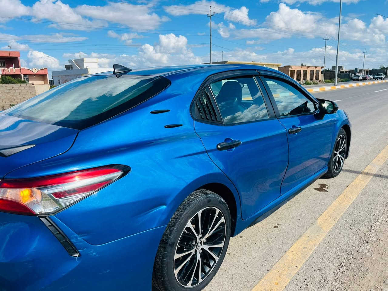 سلامو عليكم
للبيع تيوتا كامري
موديل 2019
مواصفات se ومعروفه ال se 
كير مكينه خير من الله 
السياره ماشيه 137
السياره رقم أربيل بسمي تريد تحويل تريد وكاله
السياره داخله كلين وطلع بيه 5 قطع كلير
بدون دواخل وبدون ايرباك 
السياره وضع بلادي 
رقم الشاصي 4T1B11HKXKU240469
السعر 155 وبيها مجال
رقم الهاتف ***********
