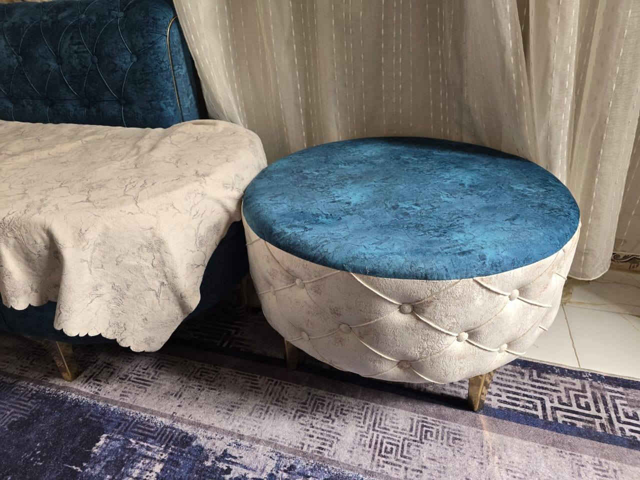 تخم تزكام قماشة وتر بروف نظيف جدا يعتبر ٨ مقاعد مع الزولية والثريات. السعر ٣٥٠ الف وبي مجال العنوان حي الحر.


**إذا كنت صاحب هذا الإعلان وتريد حذفه لأي سبب، رجاءا أرسل رسالة إلى الدعم الفني**