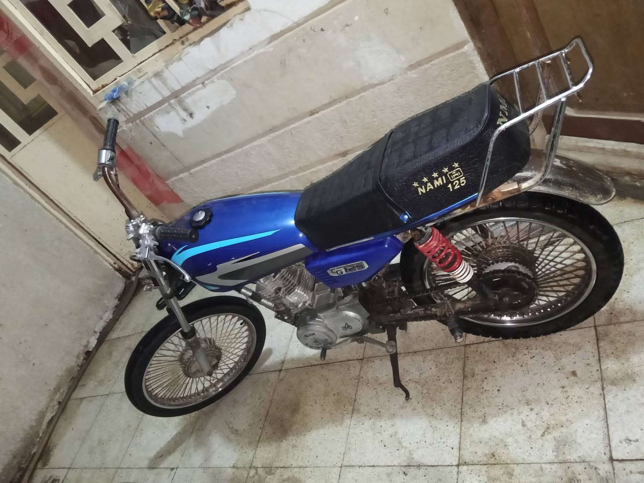 سلام عليكم دراجه للبيع ادوات سعر 225 وبيهه مجال دراجه كدام عينك دراجه نشطه ما ناقصهه  شي كفاله من لبوكه وعشاير من لحكومه ما وكفلك مكان بصرة تنومه جباسي وهاذ رقمي ***********

