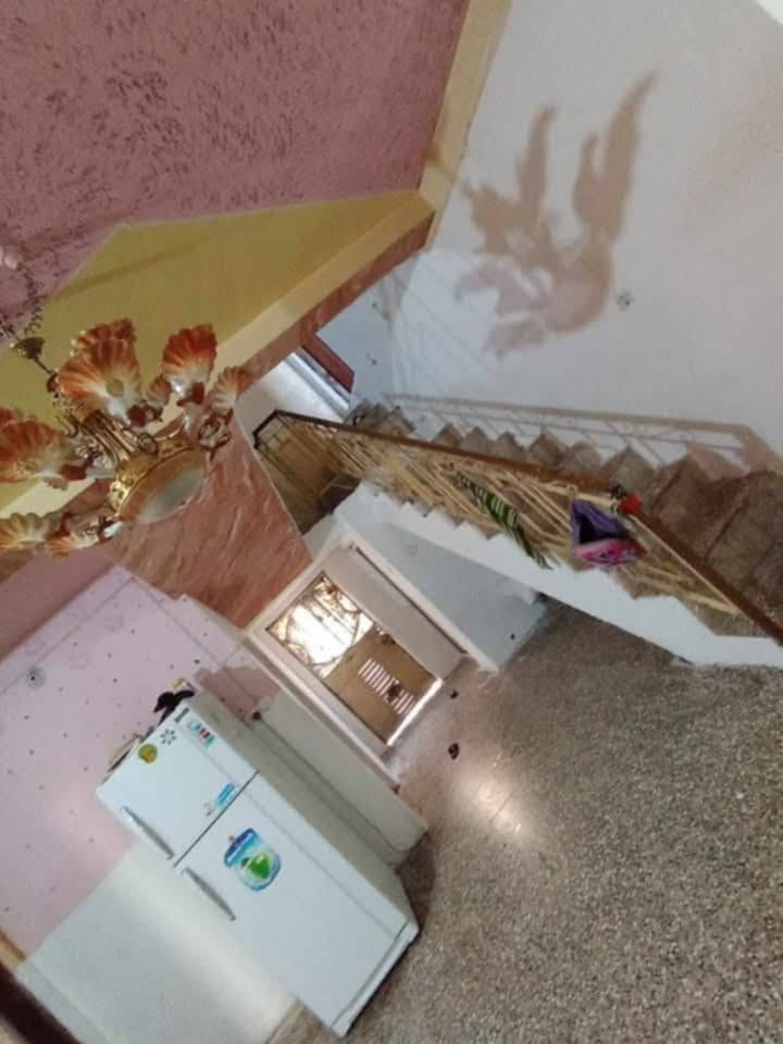 مرحبا عدي بيت للبيع العسكري الصدر الاول مساحته  ٣٠٠وبي مشتمل يحتوي علئ غرفتين وصاله وحمام وغرفة  الضيوف ومطبخ وحمام داخلي وخارجي والطابق الثاني غرفه ماستر وغرفة ثانيه وسطح الاتصالات  علئ الأرقام التأليه *********** سعره ٢٨٠ وبي مجال
