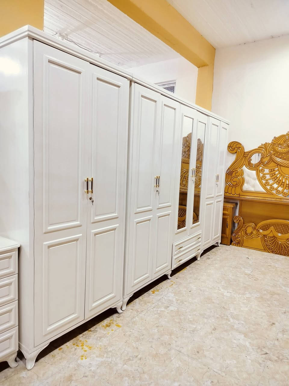 السلام عليكم عنوان واسط العزيزيه شارع التربيه وجد واتساب عنده غرف جديده مستخدمه ***********
