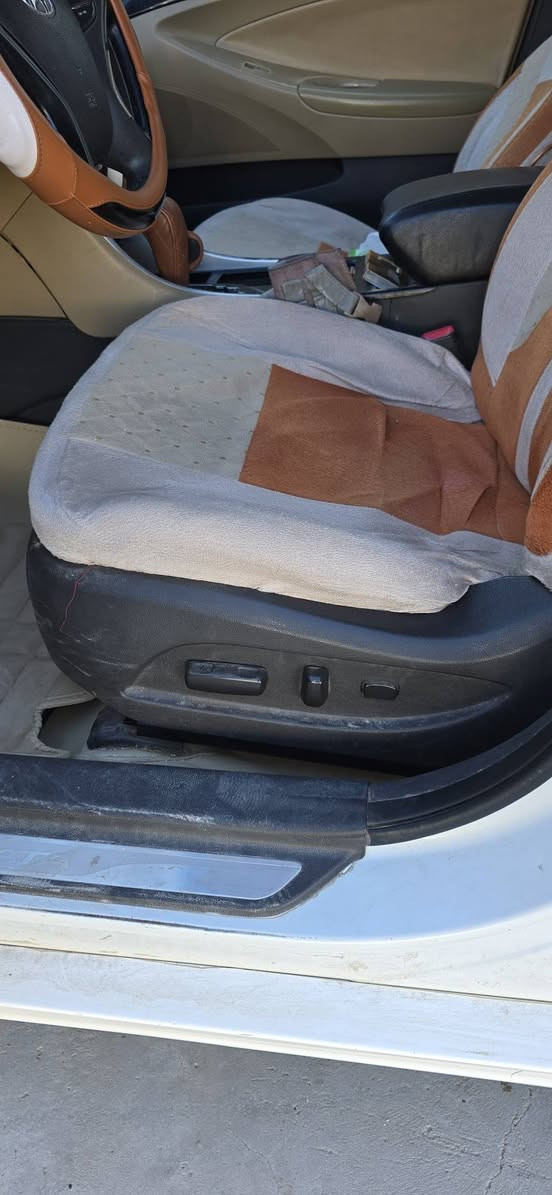 السلام عليكم للبيع فقط سوناتا 2011 خليجي لون ابيض اربيل باسمي فول مواصفات السعر 122 مجال بسيط..
1- مكينه 2400 دوش مبدله لا تنقص ولا تبخير.
2-كير اوتو+عادي+شفتات ستيرن.
3-شاشة CD بلادي+كاميرا.
4-مري جانبية قلاب+اشارة.
5-كشن كهرباء+مساج.
6-سقف بانوراما. 
7-تبريد قطعتين.
8-بك لايت ليزري.
9-ويل كب بلادي.
10-صدر أمامي خلفي+اطارات جديد.
11.تحكم ستيرن جهتين.
12-حساس خلفي.
سيارة بدون حادث فقط بارد قليل جدآ 
هاتف ***********
