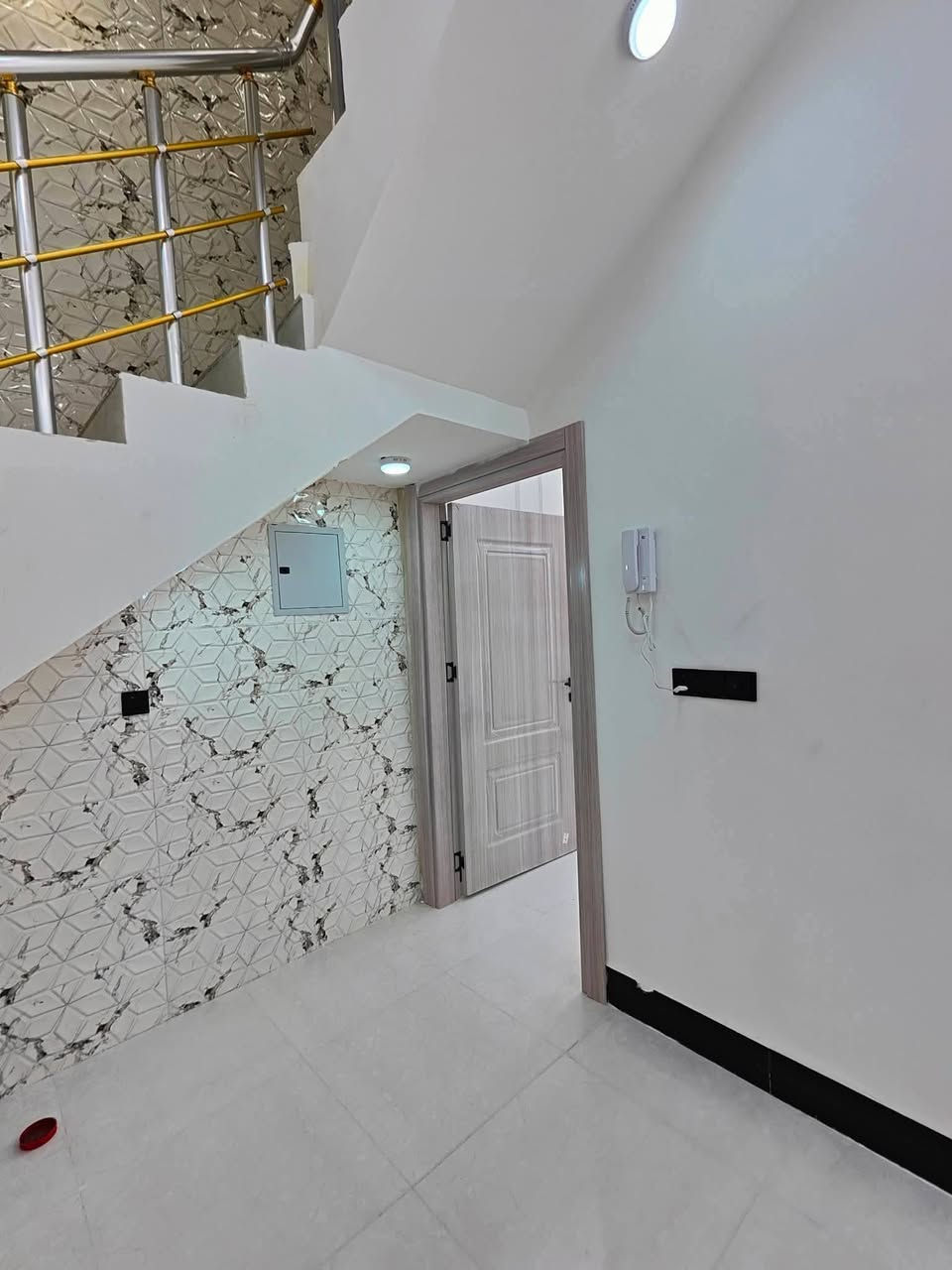 دار حديث اللبيع في كربلاء منطقة بليبل 
مساحة 50 متر طابقين يتكون من غرفتين نوم وصأله مطبخ أستقبأل مغأسل دأخل وخأرج واجهه 5 متر نزال 10 متر 
بناء طابوك جمهوري كافة الخدمات تبليط مجاري ماء كهرباء 
للمزيد من الاستفسار اتصل واتساب *********** *********** ***********
