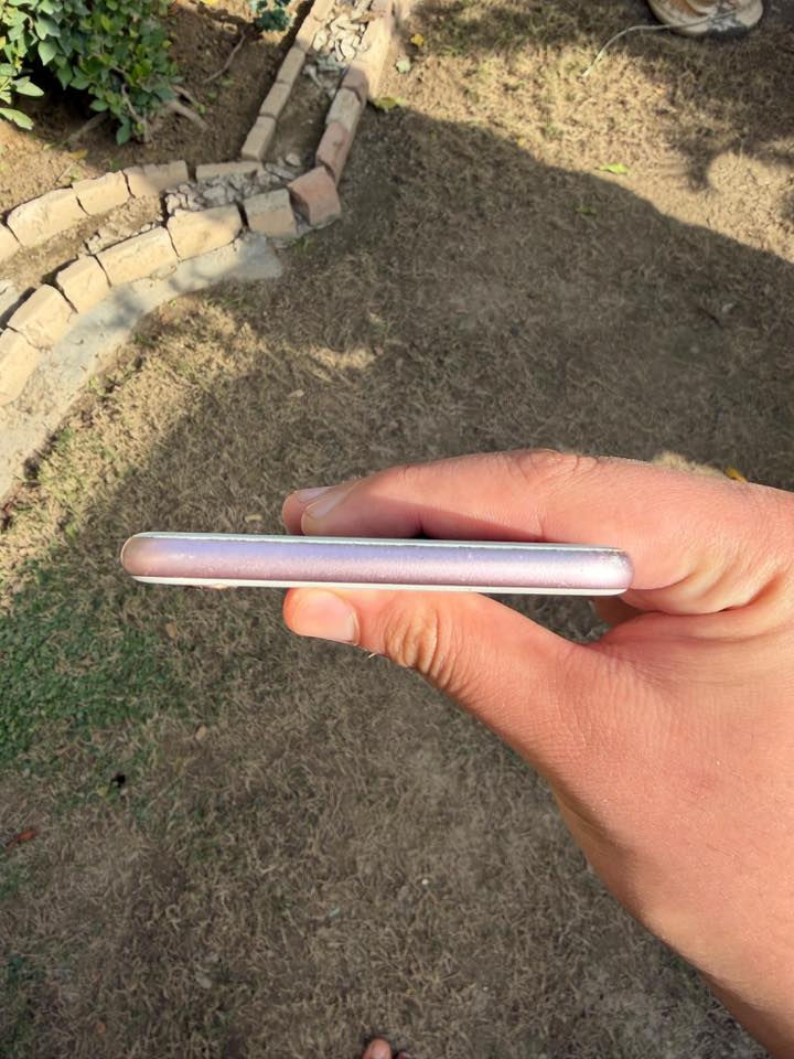 ايفون 6s بلاس روز نموذج m
📀ذاكرة 16gb
جهاز مشتريه جديد بايدي بوقته 
🎁كارتونتة موجودة
✅جهاز مكفول نظيف
✅سيمكارت
✅وايفاي
✅بصمة
✅شاشته فول نظيفة مابيهة لا فطر ولا سواد
✅ممبدل بي شي 
🔋بطارية 70 وكالة
💰سعر
 65,000 دينار عراقي‼️
📲 موبايل:***********
