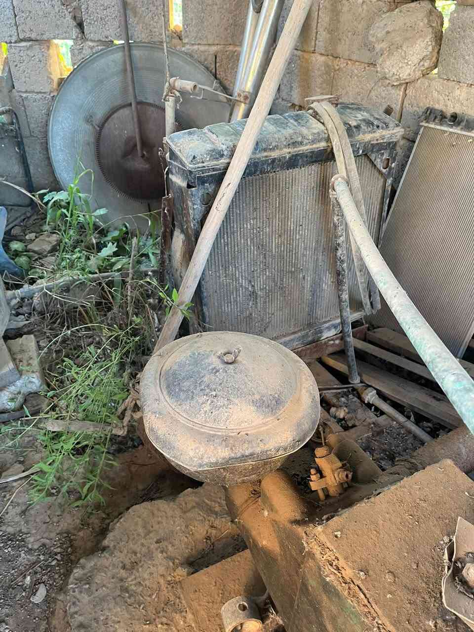 السلام عليكم.. مولد للبيع.. المحرك هندوري.. مع رأس توليد20 كي في.. مع راديتر وسلف.. السعر كلهن رايدهن.. بمليون وبيها مجال بسيط((***********))
