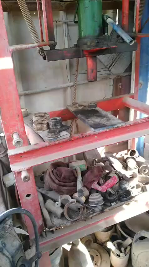 بريس للبيع  ارتفاع ٢ م  عرض١ م  جنل بلجيكي اصلي غير قابل للعواج صناعة محلية مضبوطة درجة اولى   السعر  ٧٠٠ الف رقم هاتف: ***********
