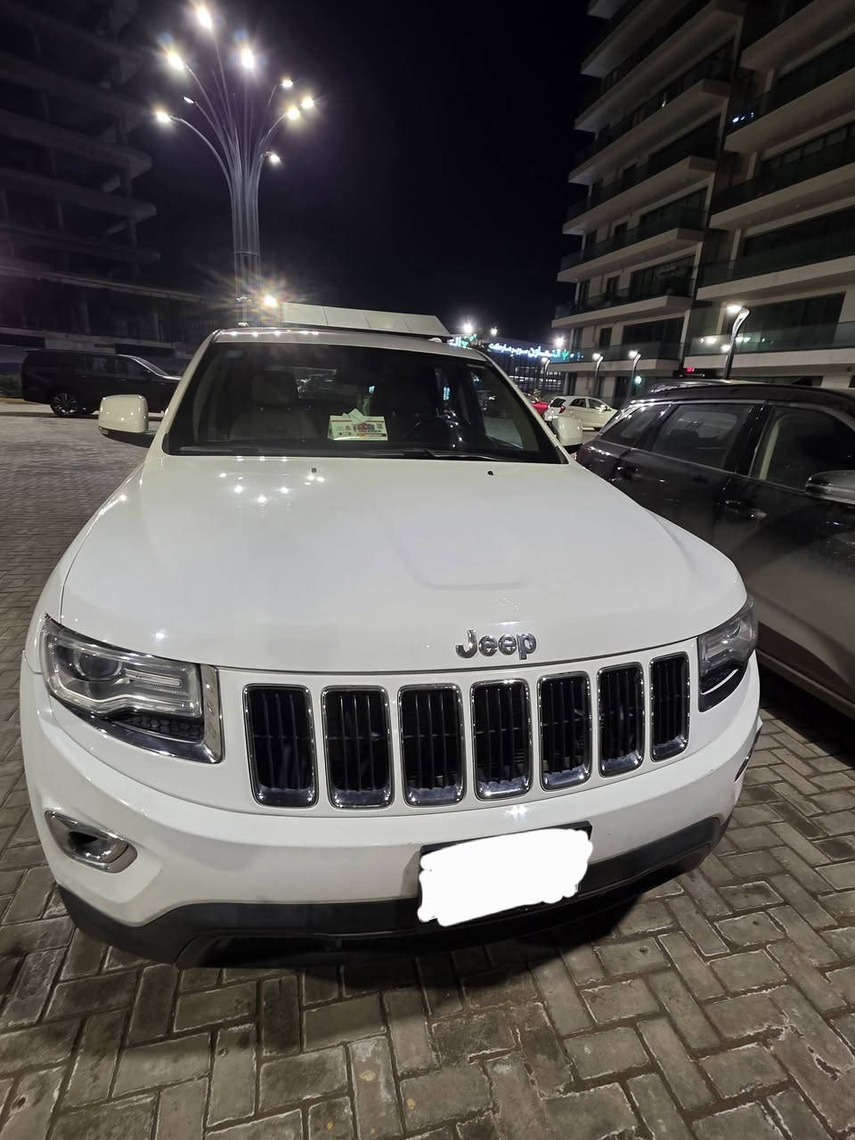 السلام عليكم جيب موديل 2015
خليجي السياره كل الي بيهه ع وضع الشركه 
داخل جلد تحكم استيرن 
فتحه سقف سلايد روف
كلشي شغال وعله وضع الشركه 
السياره بيهه صبغ باب السائق 
من يده فتح الباب وانت نازل لنهايته 
والجهه الثانيه هلال الجاملغ فقط 
اثر حكه في باب المنزل
بدون فتح أي قطعه 
وبدون تبديل أي قطعه 
والسونار موجود 
مكان السياره بغداد .حي الجهاد 
السعر 235$وبيهه مجال 
للستفسار ***********
