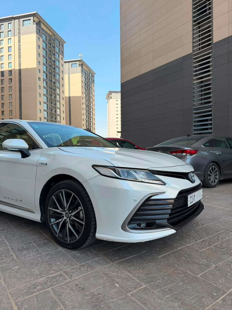 تويوتا كامري هايبرد 2023 وكالة عبداللطيف
Toyota Camry Hybrid 2023

🌍 بغداد - حي الجهاد - مجمع النسيم 

•   🛣️  المسافة المقطوعة    - 41 الف كلم 
 
------------------------------------------------------------ ------
💰 السعر:        22,800$ 
و بيها مجال بسيط 
✅ المواصفات :

🚗 تويوتا كامري 2023 - وكالة عبداللطيف
📍 الممشى: 41,000 كم

⛽ الوقود: هايبرد
⚙️ المحرك: 2.5 لتر
🔧 ناقل الحركة: أوتوماتيك
🛞 قياس الويل: 17 إنش
✨ سيارة اقتصادية وعملية باستهلاك وقود ممتاز واعتمادية عالية، مناسبة للاستخدام اليومي والسفر.
✅ ناقل حركة أوتوماتيك
▪️ شاشة لمس
▪️ Apple CarPlay
▪️ Android Auto
▪️ بلوتوث
▪️ كاميرا خلفية
▪️ حساسات أمامية وخلفية
▪️ مثبت سرعة
▪️ تشغيل بصمة
▪️ دخول ذكي بدون مفتاح
▪️ شاحن لاسلكي
▪️ نظام مراقبة ضغط الإطارات
▪️ شاشة عدادات رقمية
▪️ إضاءة LED
▪️ تحكم بالمقود متعدد الوظائف
▪️بردة خلفية 

***********
