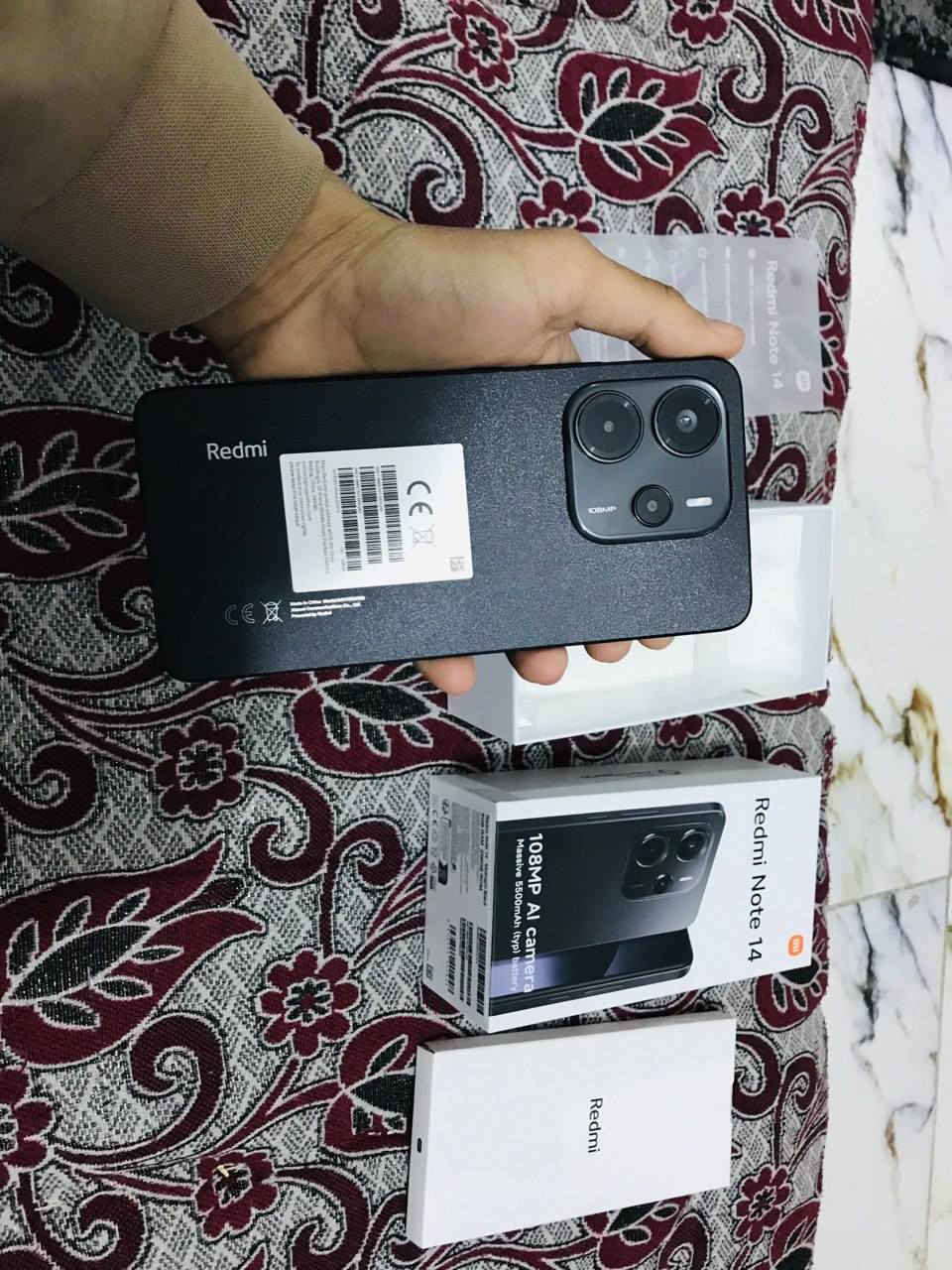 السلام عليكم جهاز ريدمي نوت 14 ذاكره 256 عشوائيه 16 جهاز اخو الجديد استخدام اسبوع واحد فقط شخط واحد مابي مكفول من كلشي ملحقاته كامله رايده ب 190 وبي مجال أخذته ب 260 مكاني بابل قضاء القاسم ***********
