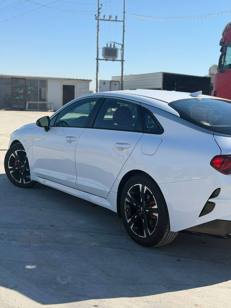 السلام عليكم

Kia K5 Gt-line

كي فايف جيتي لاين 2023 

 السياره جديده بمعنى الكلمه 

المحرك 1.6 تيربو 

وارد امريكي 

الضرر : جاملغ للجمالية وبنيد وباب نفر بدون دواخل

ماشية 43 الف

مواصفات :

تشغيل عن بعد

رادارات امامية وخلفية وجانبية 

نقطة عمياء 

قيادة ذاتية :::::::::::

دخول ذكي

كروس مثبت سرعة 

شاشة كبيرة 

شحن لاسلكي 

هند بريك كهربائي 

بصمة 

اشاير بلمري 

كامرة دواره

4 انضمة قيادة 

اوتو هولد 

ترحيب بل اليدات

كشنات كهرباء

داخل جلد احمر 🛑🛑 

تترقم دهوك اربيل سليمانية

تخم تايرات جديد 

دينار واحد ماتصرف فقط رقم

سعر 160
 
ماكني دهوك

*********** 
***********
