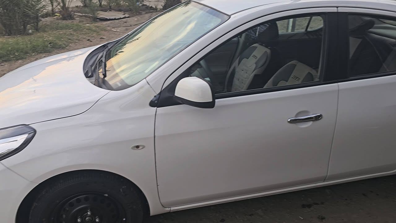 نيسان سني  هندي بليته زركه
موديل ٢١ 
ماشية ٧٢ 
كير
 مكينة
 تبريد
 كله مكفول 
السيارة بيها حادث من كدام ومصلحة واحد على واحد :
 مبدل  دعامية وجاملغ أيسر وبدنه وسمكره علبارد براس الشاصي الأيسر وقباقة مال ايرباك
وبيه شخط بالجانب الأيسر 

تواصل ***********
السعر ٩٠ وبيه مجال
