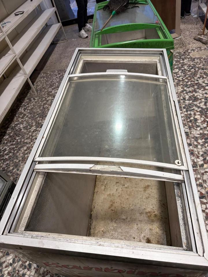 سبلت طن ونص الجي استعمال قليل انفيرتر ضمان شركه الجي 10 سنوات السعر ب750 وبي مجال بسيط 

برادت تركيه شغاله عامودي الوحده ب250 وبيها محال بسيط 

مجمدات بطحي تركي عدد 2 شغاله الوحده ب250 وبيها مجال بسيط 
المكان السيديه
***********
