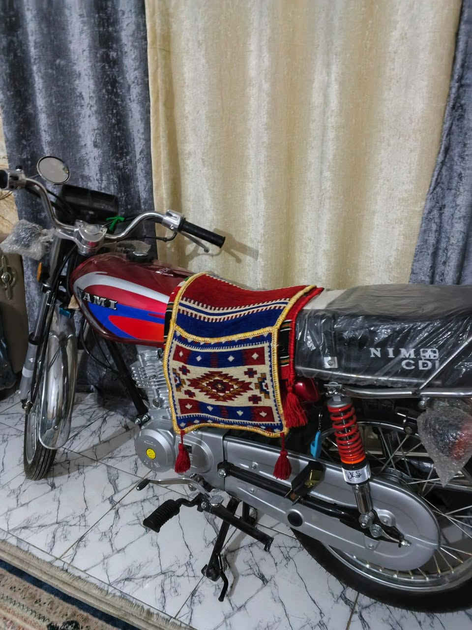 سلام عليكم دراجه نامه البيع موديل 25 نضيفه ماصرله هواي من طلعته    من الوكيل اوراق مو كلك دراجه نضيفه وحلوه سعر 750وبيه ماجل حك الجيه مكاني حله نادر لاوله الرقم تلفون ***********
