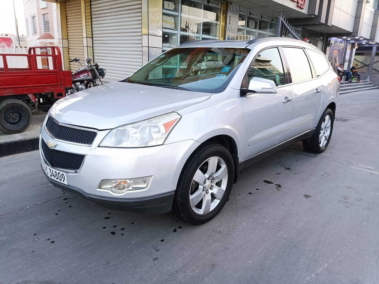 آلسلام عليكم شيفروليه ترافرس LTZ ملكي موديل 2012
لون سلفري صدفي 
وارد امريكي بيها 4 قطع بخ 🫟 كشن كهربائي 7 راكب ملكي تبريد ثلاث قطع خير من الله ثلج تدفئه شغاله محرك 6 سلندر 3.6 كامره خلفيه حساسات شاشه اصلي تشغيل عن بعد صندوق كهربائي
لايت اوتو جنجر 9 اقراص كشنات تدفئه هوك خلفي حساسات خلفي شاشه جبيره سماعه دمام 
 رقم جديد دولي تحويل وكاله حاضر هزه جديد سياره جديده بمعنه كلمه ماشيه 180 الف حقيقي مكينه وكير وحداديه كلهن بشرط كارتون مكان السياره البصره 
     السعر 95 وبيها مجال للطيبين
 ***********
