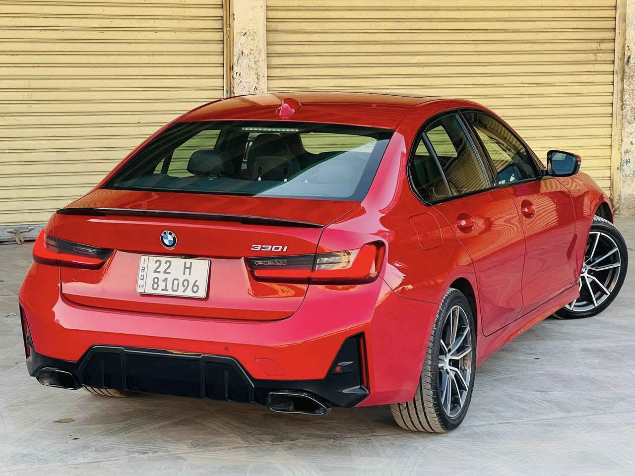 بي ام موديل 2022 
330 بانزين دفع خلفي 
اللون احمـر 
السيارة ١/١ راح اذكر مواصفاتها للميعرف بيهن 
فتـحة سـقف  
بصمة تشغيل + 4 بيبان بصمة 
وترحيب 
الكشنات جلد لون اسود 
كشنات ثنين كهرباء وكشن السايق خزن ميموري وتدفئة بل الكشنات الامامية 
شفتات بل الستيرن وتدفئة بل الستيرن 
داتشو عرض ع الجامة الامامية 
كيج الكتروني 
 اشارة بل المري ونقاط عمياء والمري شفط وايضآ قلاب 
قطعتين تبريد والقطعة الخلفية ايضآ منفصل 
دشبول متغير الالوان من الشاشة بلادي 
حساسات خلفية وامامية وتعرضلك بل الشاشة  
رادار امامي تحديد مسار والتعرف ع الاشخاص والسيارات 
لايت داينمگ متحرك وترحيب عند التشغيل 
تكدر تضبط توقيت للسيارة تشتغل بل الوقت الي تريدها وتطفى بل الوقت الي تريدة من الشاشة 
اوتو تبريد واوتو لايت واتو ماسحات 
تعلي وتنصي الاغاني بدون متلمس الشاشة عن بعد وهاي حركة بي ام الشهيرة 😉
انضمة القيادة وتتغير الشاشة حسب نوع القيادة 
اوتو هولد والسايد بريك دكمة ودكمة لاطفاء الحساسات
ماوس تحكم بل الشاشة 
عليها دعامية امامية خلفية ولايتات ام 
محرك السيارة 2000 توين بور توربو 
السيارة ماشية 35 الف ميل 
حادثها فقط البنيد قطعة وحدة مصبوغة بدون دواخل بدون شواصي بدون لغود والسيارة تشتغل وتمشي بامريكا 
طاك ايرباك ستيرن وبردة وراجع سستم بلادي 
عندي صور حادثها والسونار الي يحب يتفضل خاص ادزلهيا 
اخوان السيارة ليرة وجديدة بشكل وحيل معتني بيها ومكفولة من الشخوط والبارد 
مكانها ديالى - بعقوبة - حي التحرير 
سعر السيارة 268 ورقة وبيها مجال بسيط 
*********** 
اعتذر عن الاطالة
