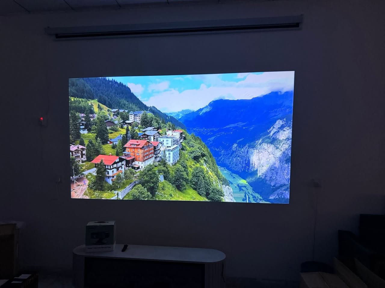 سمارت 800 انسي لومن
صورة وصوت شي راقي 
وايفاي بلوتوث 
تربط بلي ولابتوب وتلفون 

واتساب ***********
