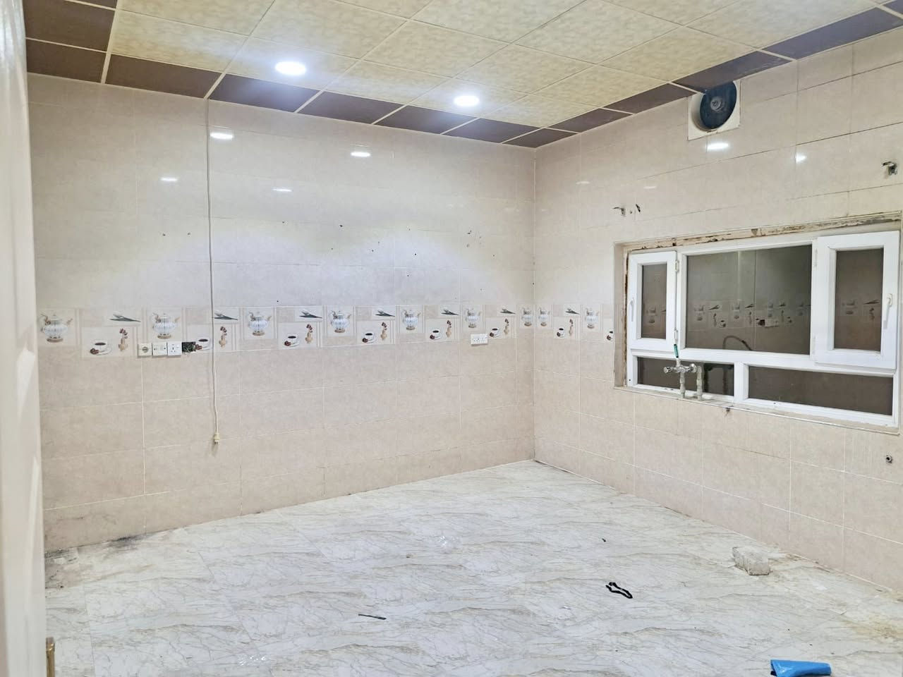 دار للبيع/كركوك/شوراو

المساحة: 200 متر 

يحتوي على: 
(2 غرف نوم+هول+استقبال+مطبخ+صحيات)

البيت فول مواصفات+فول سيراميك+سقف ثانوي

لمعرفة السعر والاستفسار الاتصال على الارقام الاتيه:
(***********) اسيا 
‏(***********‏) كورك 
او مراسلتنا على بريد الصفحة

ملاحظة: يمكنكم ارسال الأراضي والبيوت
للأعلان عنها عبر صفحتنا بدون مقابل 
يرجى ارسال:
عنوان المُلك كامل 
بعض الصور للمُلك
سعر المُلك 
عبر الواتساب الخاص بالصفحة (***********)

لزيارة مكتبنا على العنوان الاتي: 
كركوك/سرچنار/فلكة سرچنار
