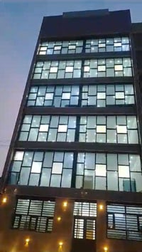 طوابق للايجار في زيونة   …. المساحة 300 متر للطابق الواحد يحتوي 4 قاعا...