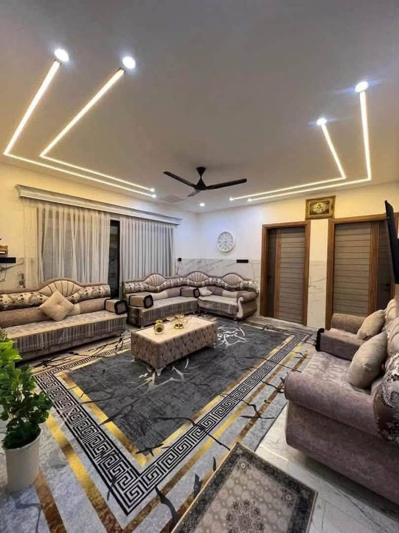 ضفاف النيل للعقارات
( دار للبيع حي الملايين  الأولى قرب معمل الأخشاب ⚜ 

 ⬅️دار للبيع / بناء 2025 فول فول/بناء ملكي درجة اولى

🌏موقع الدار / حي الملايين أولى /شارع عرض 14.م

⏺️مساحة دار// .204م/ واجه10.م/

📃صنف العقار : سند زراعي بستان نموذج (25)

📋مستلم كارت بلديه تحويل إلى سكني 

⬅️ خدمات كامل / ماء + كهرباء + تبليط عرض شارع 14.م

⬅️الطابق الأول : غرفتين نوم + هول + استقبال + مطبخ + صحيات + مناور واسعه + كراج سيارا

 + حمام تواليت خارجي

⬅️الطابق الثاني : 4 غرف نوم واسعات + هول واسع +صحيات+ بلكونات + بيتونه كبيرا 

⬅️علق ب تم ليصلك السعر ع الخاص او اي استفسار آخر

للاستفسار مراجعه المكتب: حي ملايين الاولى قرب معهد الحياه : او الاتصال برقم المكتب 

⬅️***********

/📞/***********

   نستقبل عروضاتكم طلباتكم العقاريه                                 من دور / وأرضي                              زراعي / تجاري /س
