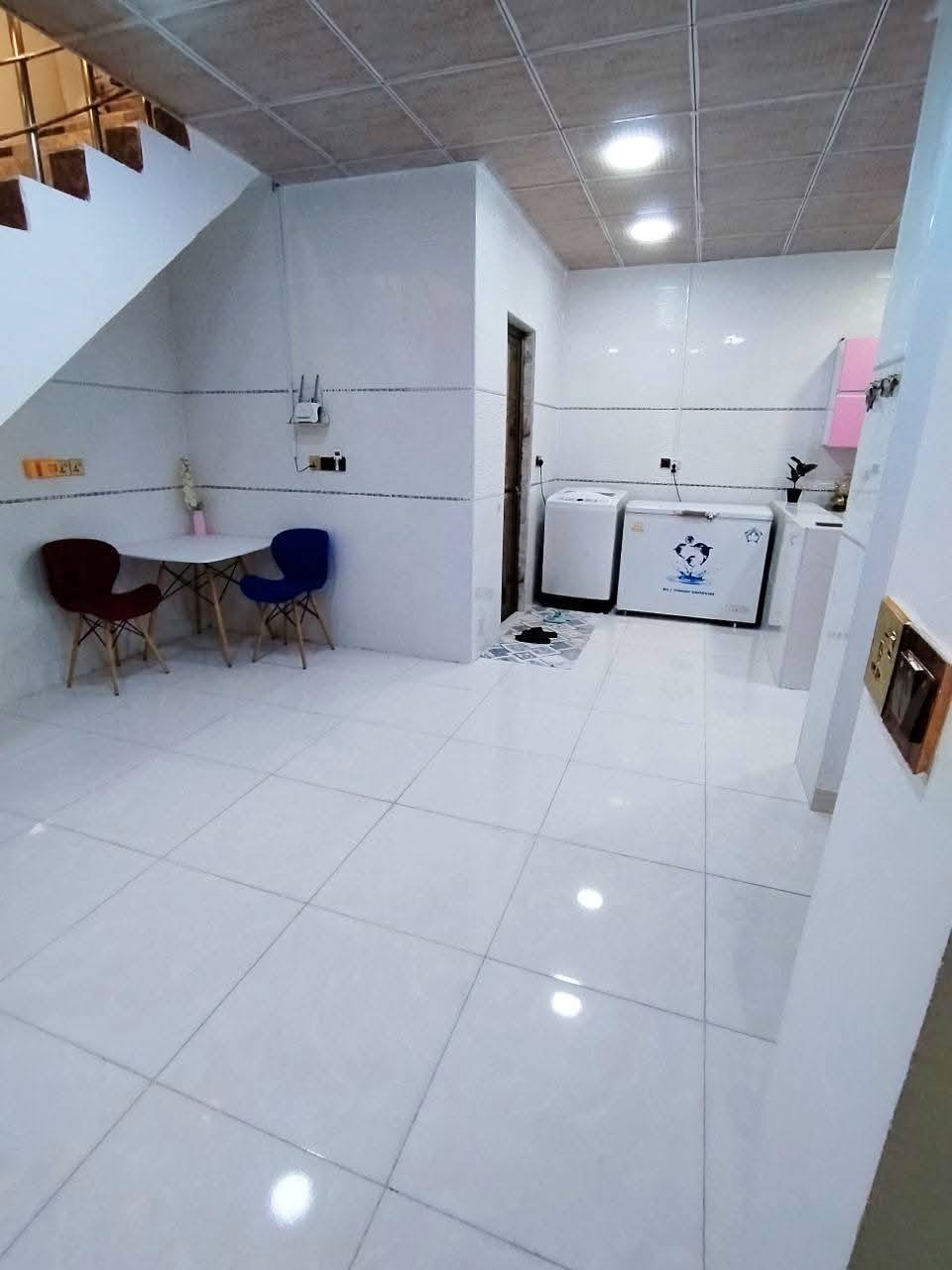 السلام عليكم
🏠 بيت للبيع - السماوة / ال رباط 
📏 المساحة 100م - بناء حديث ونظيف
🧱 سقف عكادة + سقف ثانوي + سطح مفروش إيزوكام
📐 واجهة 12م × نزال 8م
📋 سند زراعي (25) إقرار محكمة 
🛋️ يحتوي على: غرفة + صالة + مطبخ مفتوح عالصاله + برّاني + حمام + مخزن بالبيتونة
السعر 58 مليون 
***********
