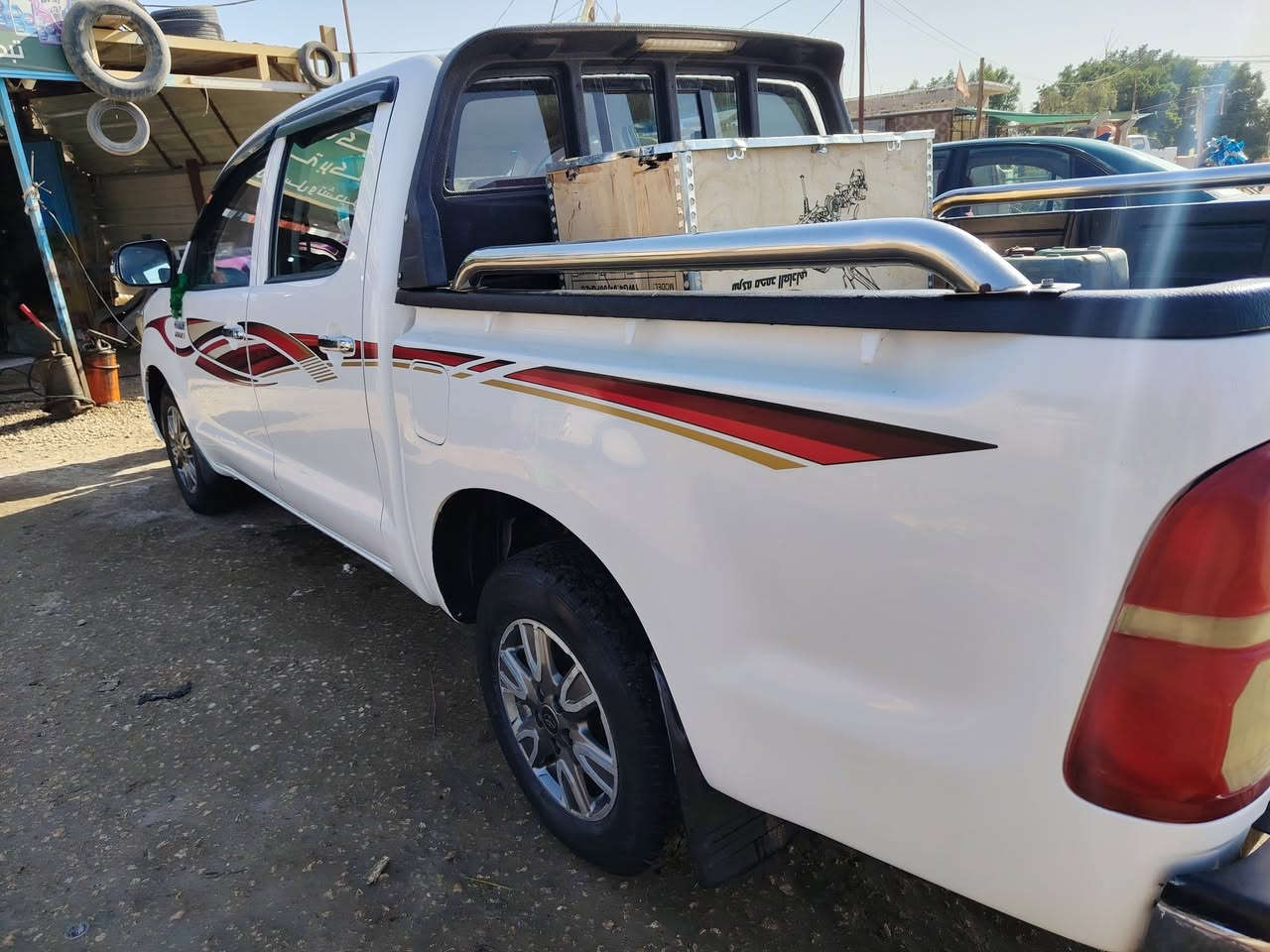 سلام عليكم للبيع بيكم تيوتا هايلوكس مديل 2014سعودي ام الداعاء شاصي 19رقم واسط بسمي مداور ثاني يوم جاهزه السياره مكينه كير  تبريد تخم تاير  سياره جديده بمعنى الكلمه مكفوله كفاله عامه السعر 195وبيه مجال لاستفسار***********المكان ديوانيه الحمزه الشرقي
