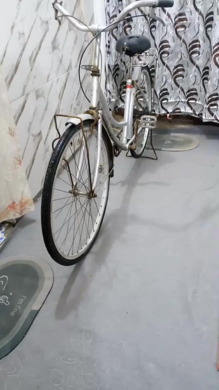 السلام عليكم بايسكل للبيع بايسكل نضيف مكان كربلاء حي الحوراء طريق بغداد عامود 45 السعر100 وبي مجال للاستفسار والتواصل على الرقم *********** او واتساب
