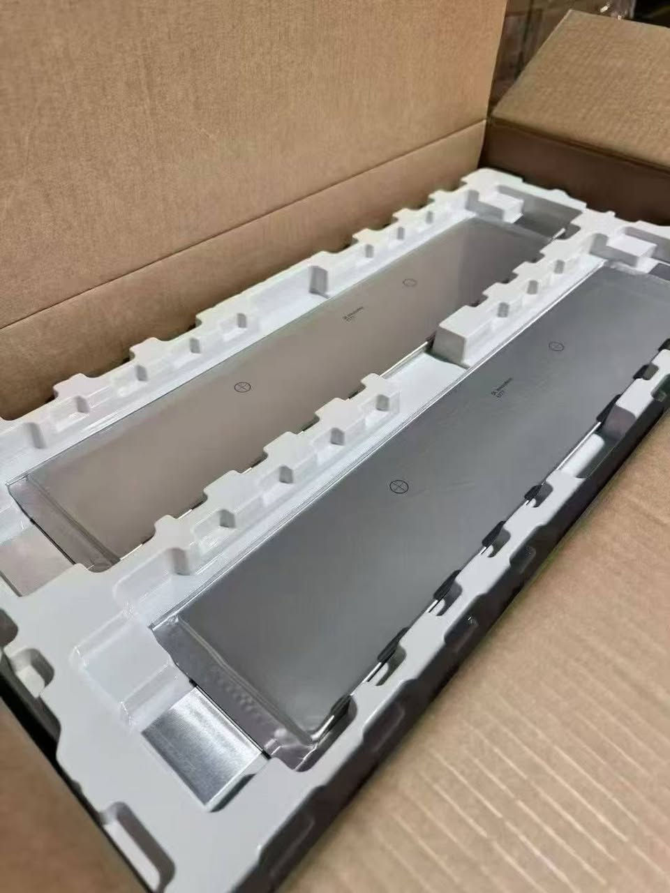 New SK777 + Original Box Original Lug Voltage: 3.7 V 7V Actual capacity: 80AH Continuous discharge 3C Instantaneous discharge 5C Charging current: 1 C Cell weight: 0.9 kg Standard size: 9.5 thick * 95 wide * 530 long Spot supply, price advantage [shake hands] [celebrate] whatsapp+86 13428877072


**إذا كنت صاحب هذا الإعلان وتريد حذفه لأي سبب، رجاءا أرسل رسالة إلى الدعم الفني**