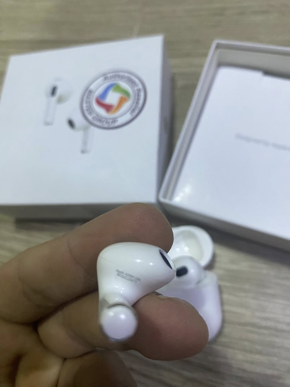 اير بود الجيل الثالث ضمان ماستر بس منتهي السماعه نضيفه جداً استعمال قليل الي تفيده خلي يراسلني سعرها ٨٠ وبيها مجال بسيط ***********
