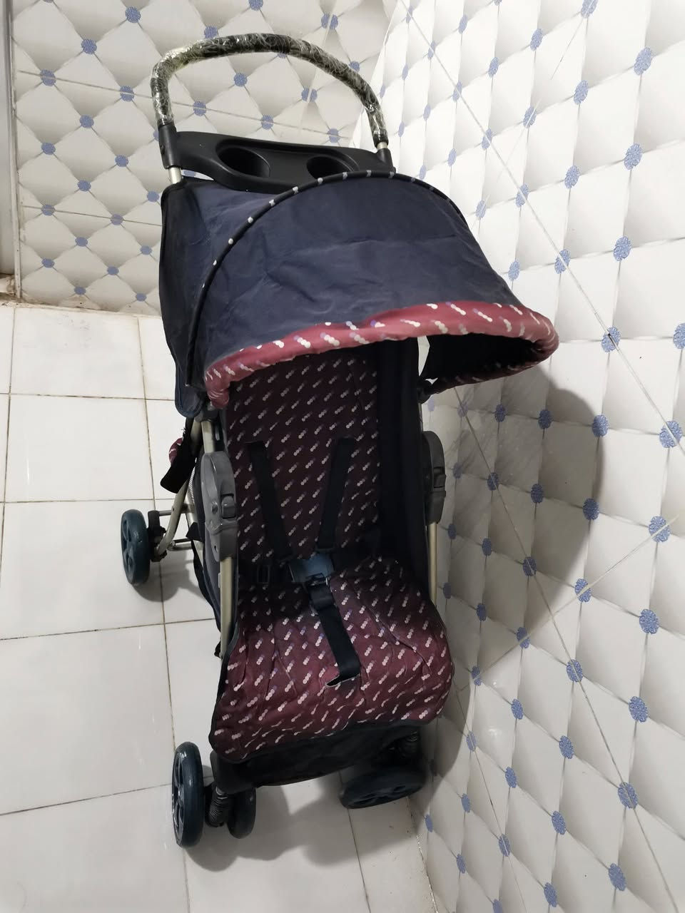 للبيع عربانة اطفال بالة تتحمل الى 3 سنوات جلوس و منام و تطبك و قفل تايرات
سعر 20
يوجد توصيل


**إذا كنت صاحب هذا الإعلان وتريد حذفه لأي سبب، رجاءا أرسل رسالة إلى الدعم الفني**