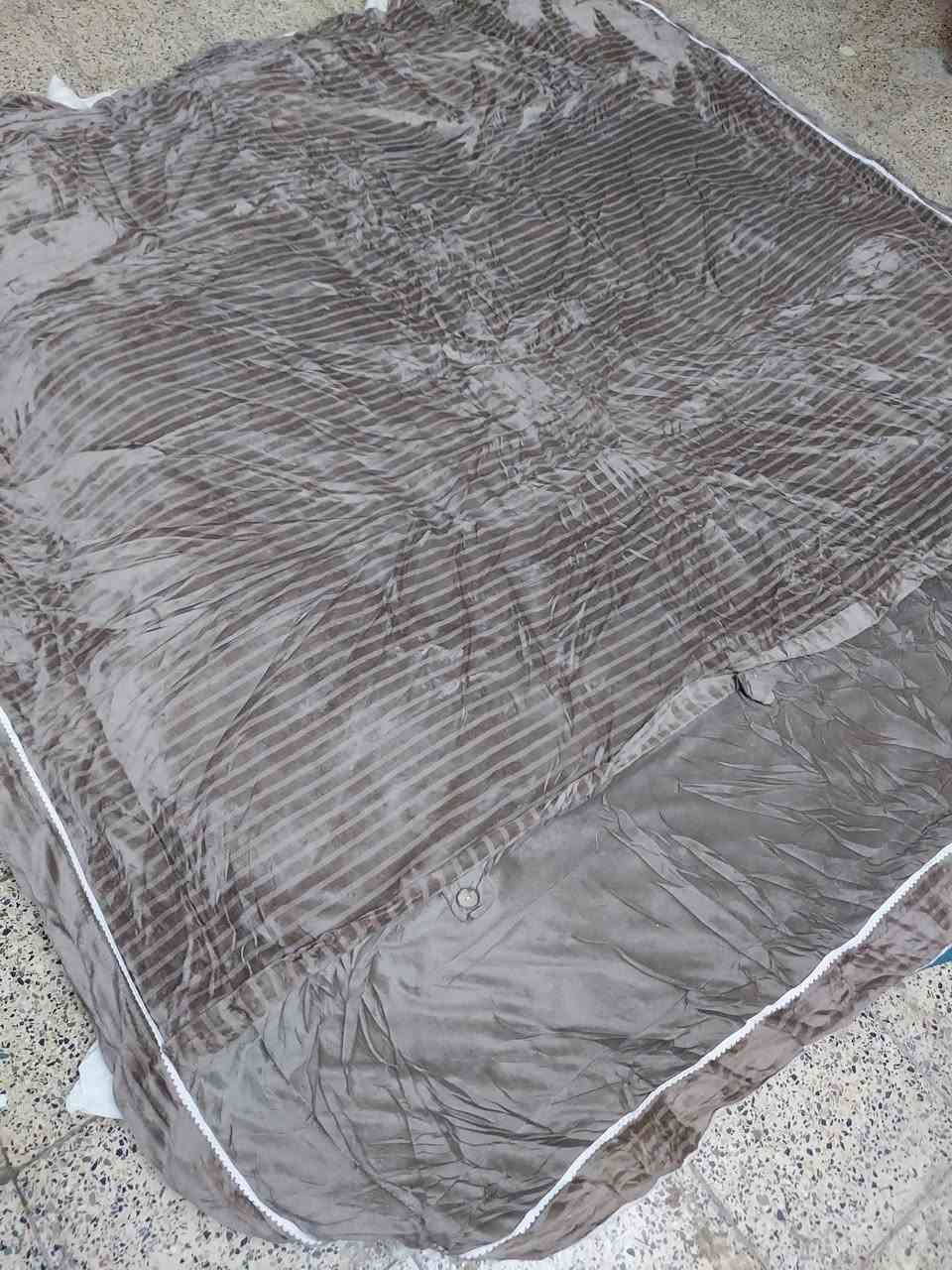 السلام عليكم ورحمة الله وبركاته
وصلتنا وجبة جديدة بالة لحاف ديباج وقدايف 

  
(((محل أواسي)))
القيارة نهاية سوق الجدعة من جهة سكة القطار/قرب محلات حمودي منزلية/// مقابل محل تحطيم الأسعار  
         اهلا وسهلا بكم
.... ملاحظة ....
يوجد خدمة توصيل داخل القيارة وقراها مراسلة الصفحة أو الاتصال واتس آب ***********
