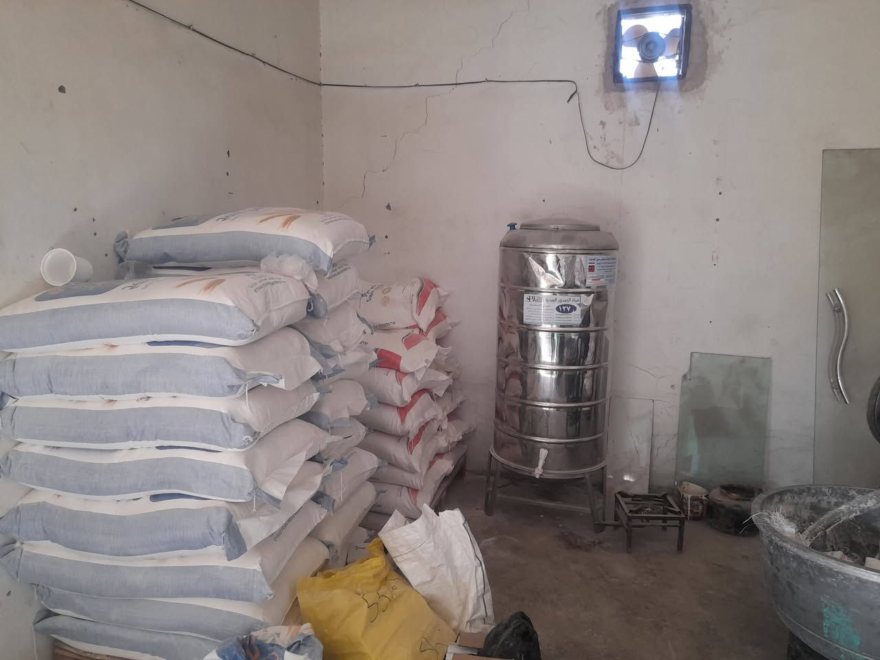 مخبز للبيع لعدم التفرغ كلشي جاهز بس تفتح *********** الهارونيه قيصريه عباس طبره
