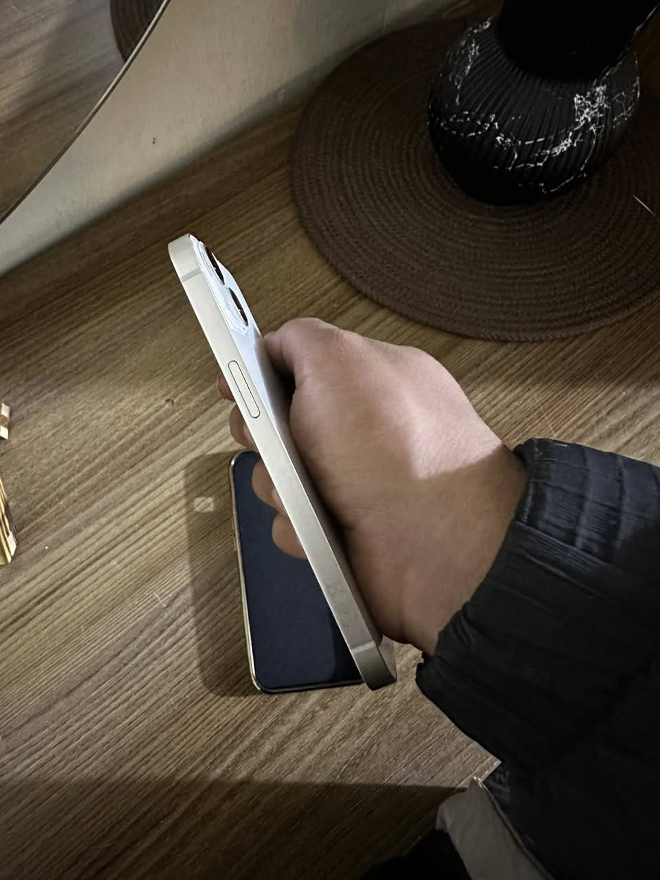 السلام عليكم ايفون 13 عادي ذاكره 128 بطاريه 92 الجهاز بلادي وتر بروف ضمان ماستر ABM الجهاز نظيف كلش غراضه كامله بعده بضمان السعر 460 وبي مجال المكان بغداد الدوره الرقم ***********
