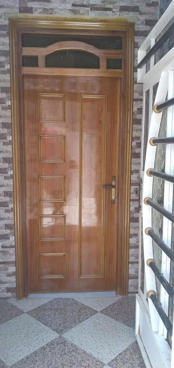 سلام عليكم نعمل جميع البواب الخشب ولغرف النوم ولكناتير. ولبوفيات وجميع النجارة البواب شرط تسكام ثقيل ٥ ملم وجهين النرمادة ثقيلة جميع القياسات ￼وجميع الطبعات بأسعار تنافسية الباب كامل معة صبغ الجرجوبة ولموديلات مثل ماواضح بلصورة وعدنة بعد هواي موديلات غير هذني مكان حي الغدير قرب مطعم الضمير مقابيل مول عيون ميسان رقم الهاتف *********** موجود واتساب ماعليك بس تراسل
