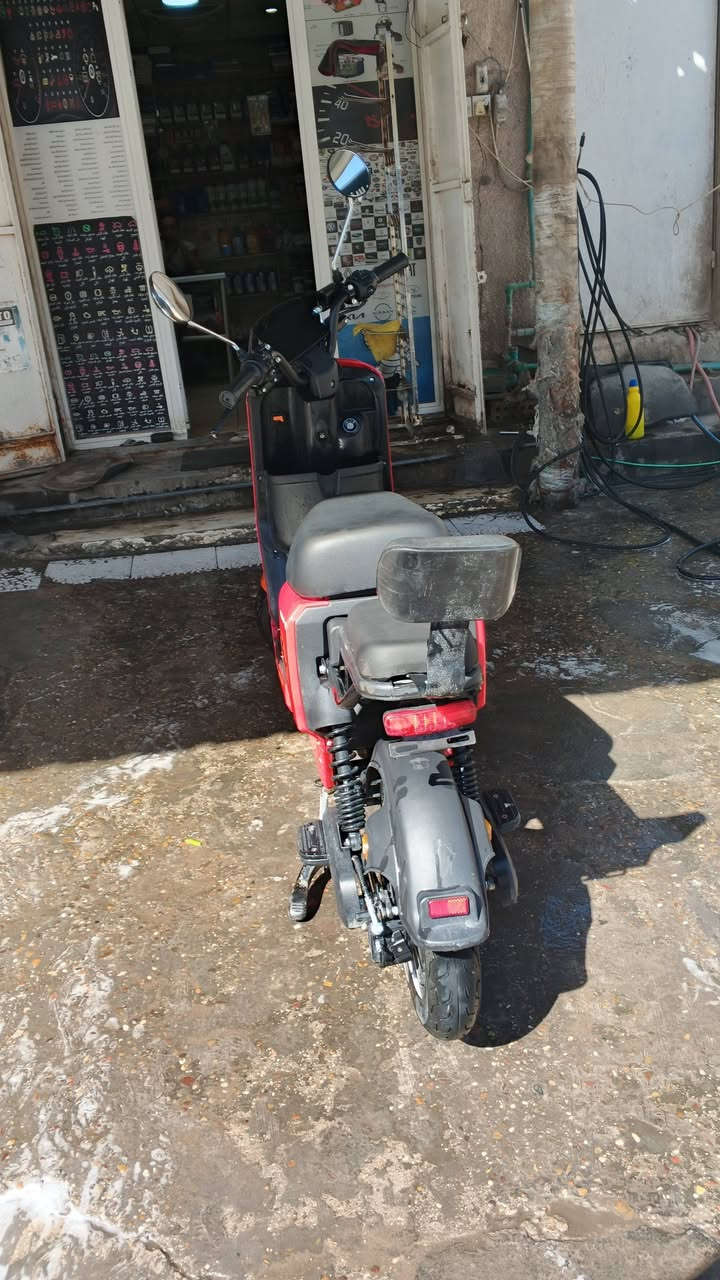 السلام عليكم دراجه شحن للبيع R11الدراجه حلوه ونضيفه كلشي مانقصهة تأيرات جلاتين اصلي مكاني كريعات السعر400وبيهة مجال للاستفسار الاتصال ***********
