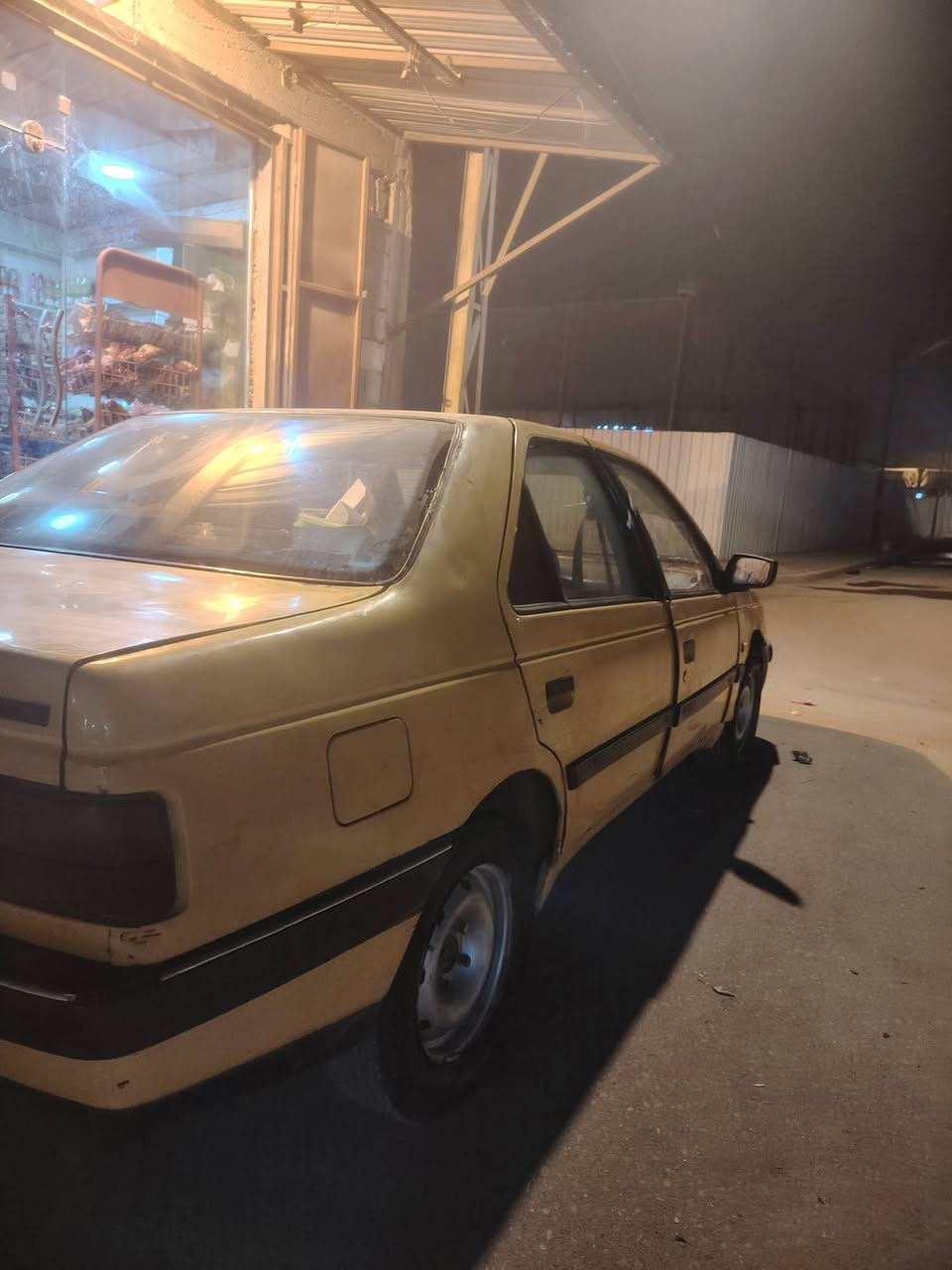 سلام عليكم بيجو 405مديل 2012 مكينه صافيه حلوة وترايك وين ما تريد وكير كل نمر يجن كيرة حلو وكشر ماله كدامك بيه اخياسات تلكيط سنويه مالته منتهيه 2023 سعر 13وبيه مجال الطيبين عنوان بصره ابو خصيب اتصال *********** وتساب
