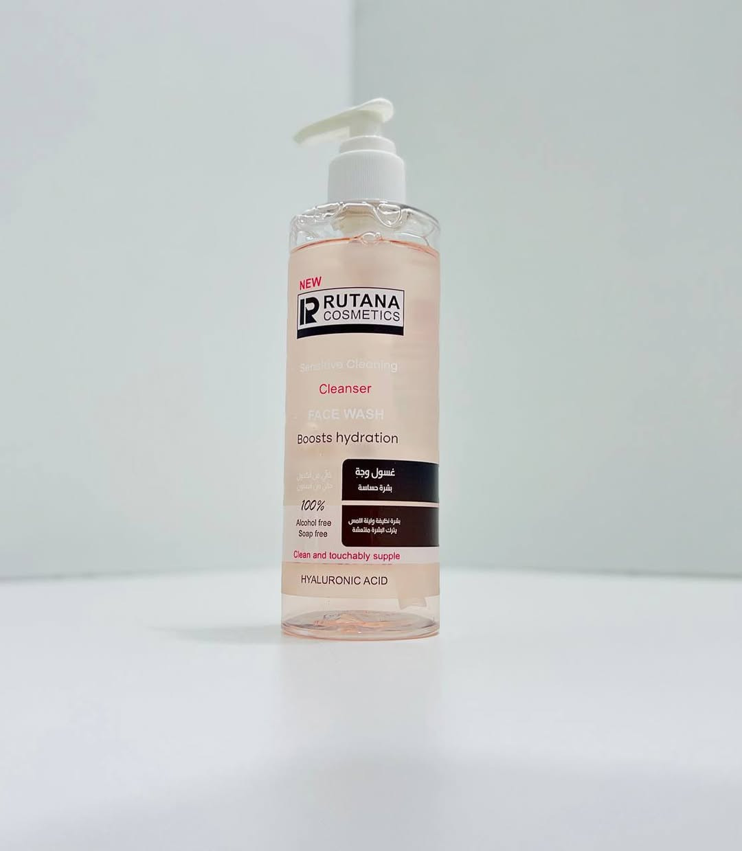 غسول وجه من "RUTANA COSMETICS".
الخصائص المشتركة: يعزز الترطيب، خالٍ 100% من الكحول والصابون، يترك البشرة نظيفة وناعمة ومنتعشة، يحتوي على حمض الهيالورونيك. 
الأنواع المتوفرة:
غسول للبشرة الدهنية (اللون الأخضر). 
غسول للبشرة الحساسة (اللون الوردي). 
غسول عميق المفعول (اللون الأزرق).
: جميع الأنواع تعزز الترطيب، خالية من الكحول والصابون بنسبة 100%، وتترك البشرة نظيفة وناعمة الملمس.

غسول روتانا الجل
لبشرة نظيفة ولينة الملمس
يترك البشرة منتعشة
يحتوي على الهاليرونك اسيد المرطب للبشرة
خالي من الكحول والصابون 
#بنات #اكسبلور #بغداد #ريلز #كومنت #اكسبلور_فولو #ديالى #للحجز_او_الاستفسار_مراسلتنا_دايركت📩

قطعة / ١٣
قطعتين / ٢٠
اذا منتج ثاني ويا عابر ل ١٠ يصير :
قطعة / ٨


**إذا كنت صاحب هذا الإعلان وتريد حذفه لأي سبب، رجاءا أرسل رسالة إلى الدعم الفني**