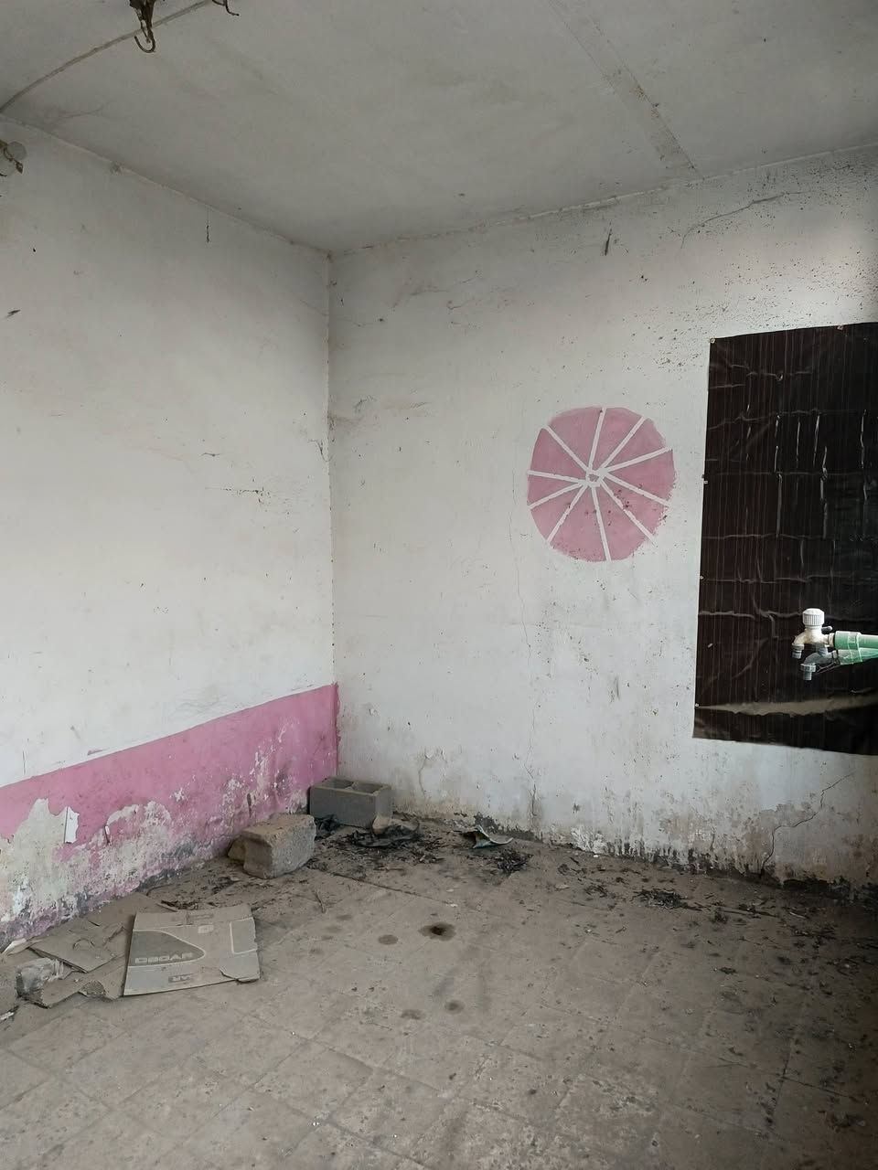 سلام عليكم بيت 🏠 زراعي للبيع مساحه 100 وبي ورصل وره بانزينخانت الحجامي السعر 15 وبي مجال قليل تصل  وتدلل***********مامتواجد عل فيس شارع 10 متار يرادله اشويه ترميم
