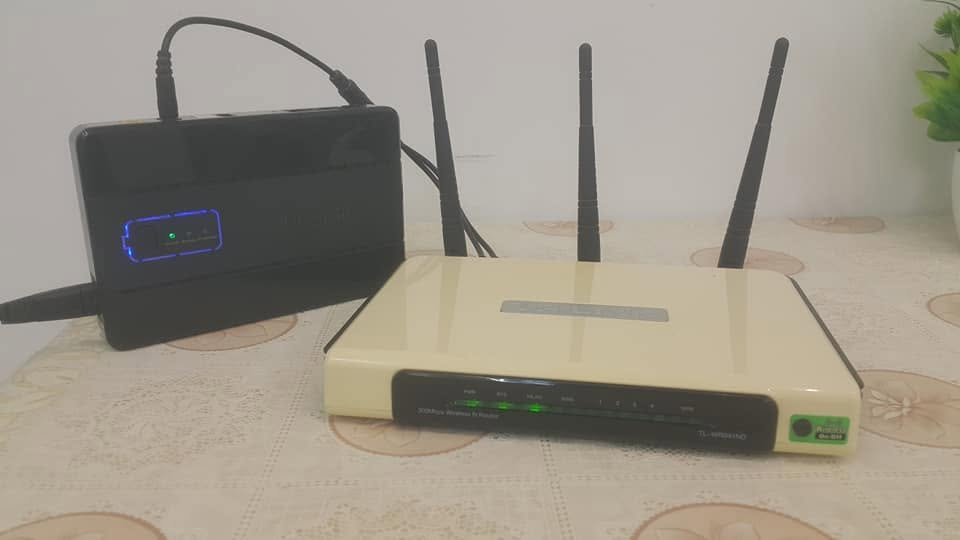 راوتر TP-Link  مع شاحنة ups كله شرط الشغل والفحص 
السعر 25 الف  . الاتصال على الرقم ***********
