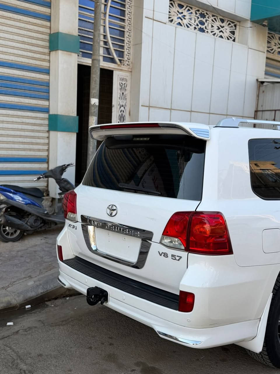 لاندكروز VXR 2015 
رقم بغداد 5700 
السعر 385سيارة 
جديدة ونظيفة 
بيها شبر صبغ موضح ب سونار 
ولباقي كفاله
متعوب عليها سياره 
استخدام شخصي 
طخم تاير ومانقصها اي شي 
يعجبك السعر اتصل 
مايعجبك الف هلا 
مكان السيارة واسط الكوت 
*********** واتساب
