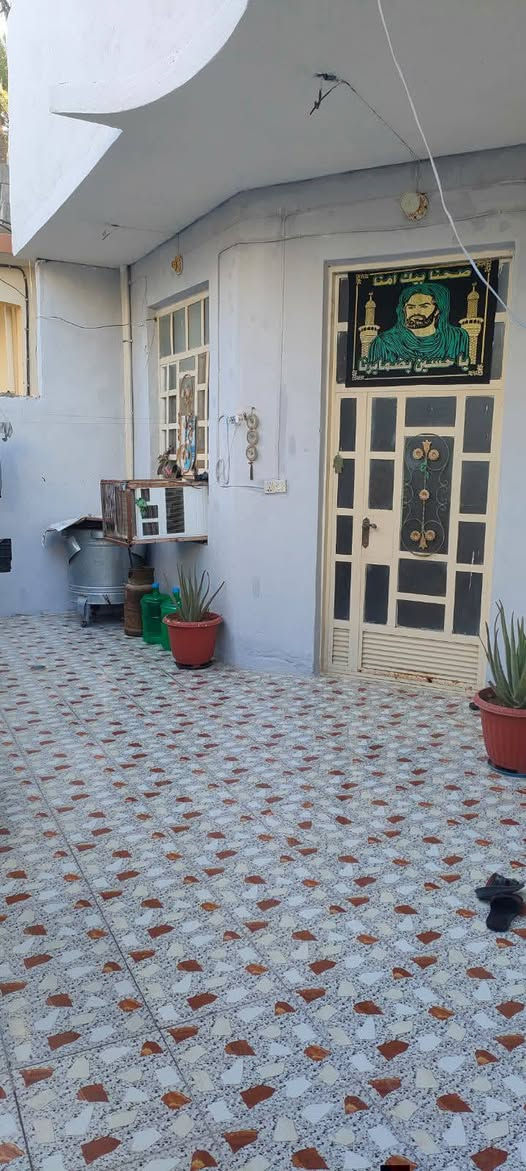 السلام عليكم
بيت للبيع في بعقوبة  خرنابات منطقة الجرد  مساحة 200 متر طابقين  واجهه 14 نزال14 
الطابق الاول متكون من طارمةو استقبال ومطبخ وغرفتين وحمام وتواليت وصالة ..
والطابق الثاني متكون من طارمة  وثلاث غرف ومطبخ وحمام وتواليت 
درج داخلي و درج خارجي   يرهم نقد و قصط  
للاستفسار الاتصال على هذا الرقم.. 
***********
***********
