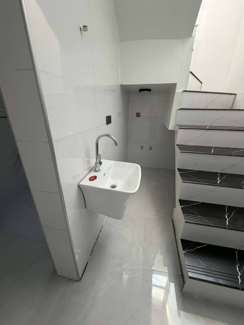 بيت للبيع المساحه 100 طابقين زيرو تسليم فوري بنأء مهندس 
حي السماح التسعين قرب جامع فاطمة الزهراء 🏡🏡🏡🏡🏡
للاستفسار مراجعةمكتب عمر للعقار حي الاركان شارع 20 🏡 
*********** أبو اياد 
*********** أبو اياد
 بنأء واشراف وتنفيذ
