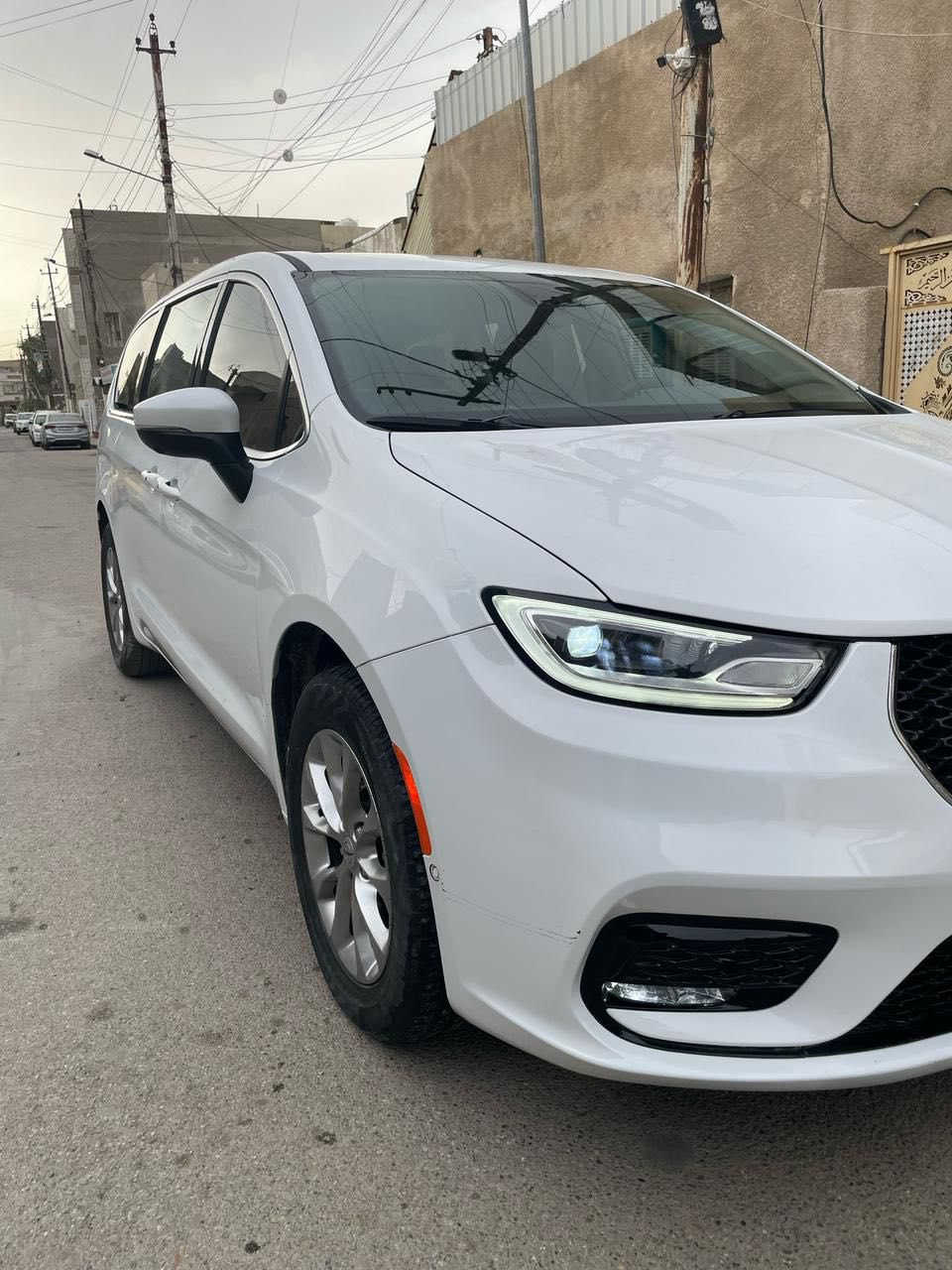 #المركبة  :  كرايسلر باسفيكا لون ابيض موديل 2023
#الضرر  جاملغ ايسر وبنيد 
#الرقم     :بغداد 
ماشيه :11الف
المواصفات 
▪️ كرايسلر باسفيكا لون ابيض موديل 2023
▪️ محرك 6 سلندر 3600
▪️رادار امامي تفاعلي متعدد الاستخدام
▪️لايتات زينون عالي وناصي مع حاجب LED مع كشافات دعامية زينون
▪️ حساسات خلفي اصل 
▪️ حساسات الاجتياز الجانبية 
▪️ كشافات دعامية اصل 
▪️ بصمة باب وبصمة تشغيل وتشغيل عن بعد 
▪️كشن ذاكرة (خزن ميموري) لكرسي السائق
▪️ طقم ويل حجم 18 مع طقم تاير بحالة ممتازة 
▪️ كاميرا خلفية دوارة مع الستيرن 
▪️ باب جنطة كهربائي شفط 
▪️ ابواب جانبية كهربائية مع بردات اصلية 
▪️ غرفة السيارة جلد اسود اصل 
▪️ تحكم كهربائي متكامل لمقاعد المقدمة 
▪️ شاشة دشبول كبيرة لمجموعة من الايعازات 
▪️ السيارة 7 راكب مع 3 قطع تبريد 
مكان السيارة بغداد 
 الاتصال على : ***********
السعر 230 ورقة بيها مجال بسيط
