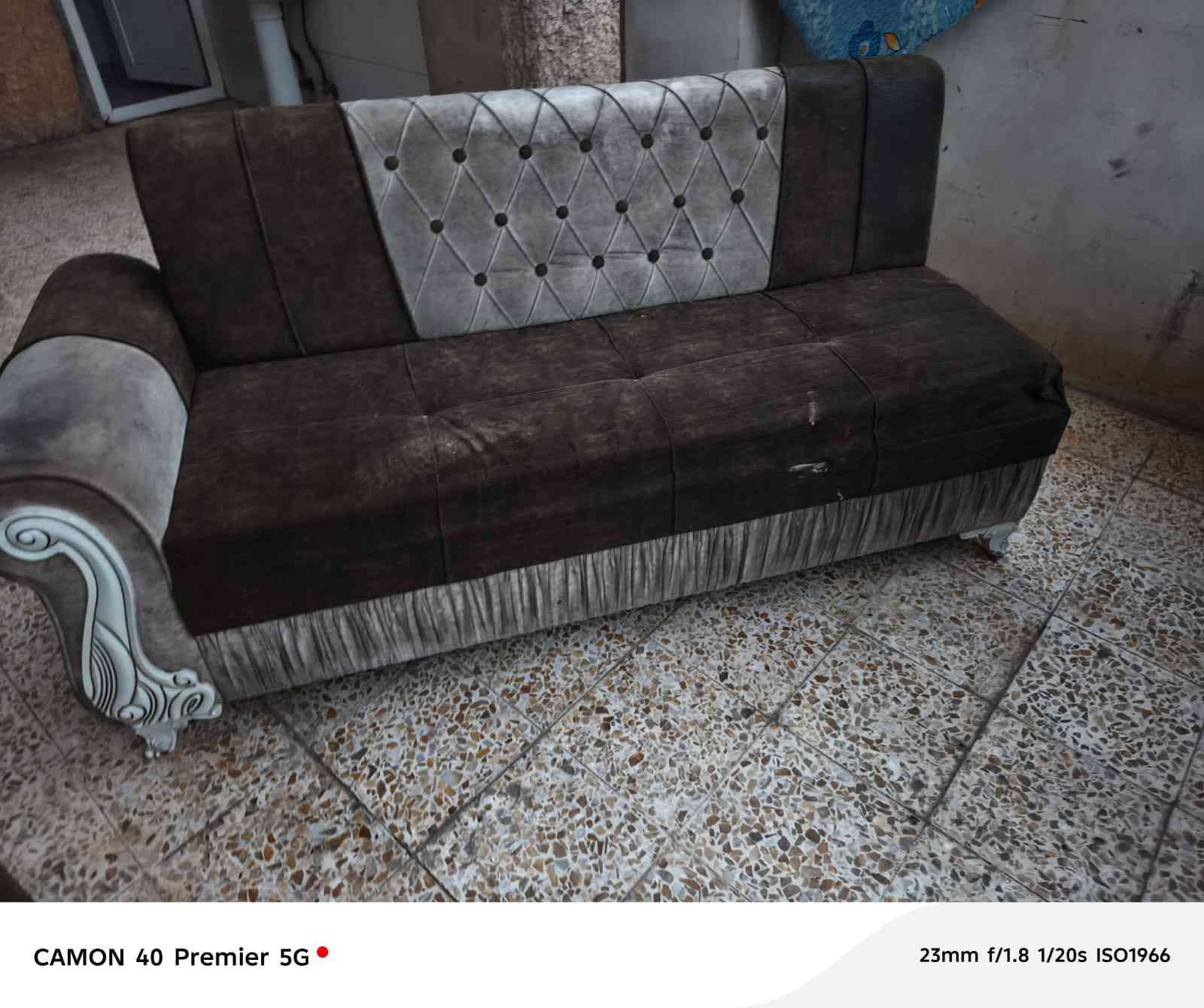 ديوان نظيف للبيع السعر 180 مابي اي ظرر غير شويه وصخ يرادله مسح للتواصل راسوني خاص ‏‪***********‬‏
