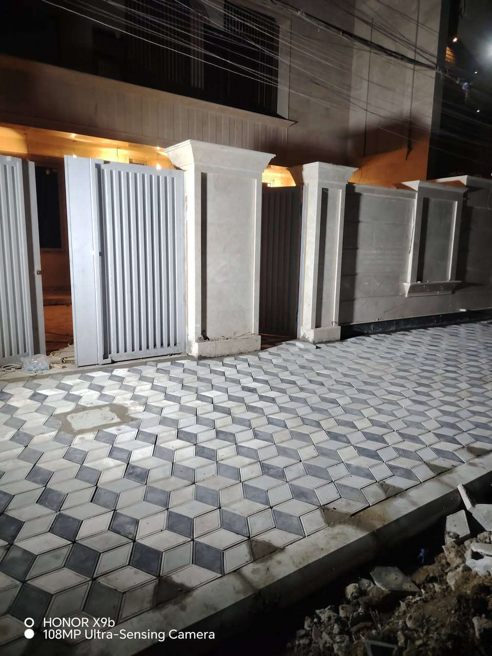 *********** عمل جميع انواع المقرنص والرصيف نشغل جميع المحافضات شغل درجة أولى تسليم مهندس
